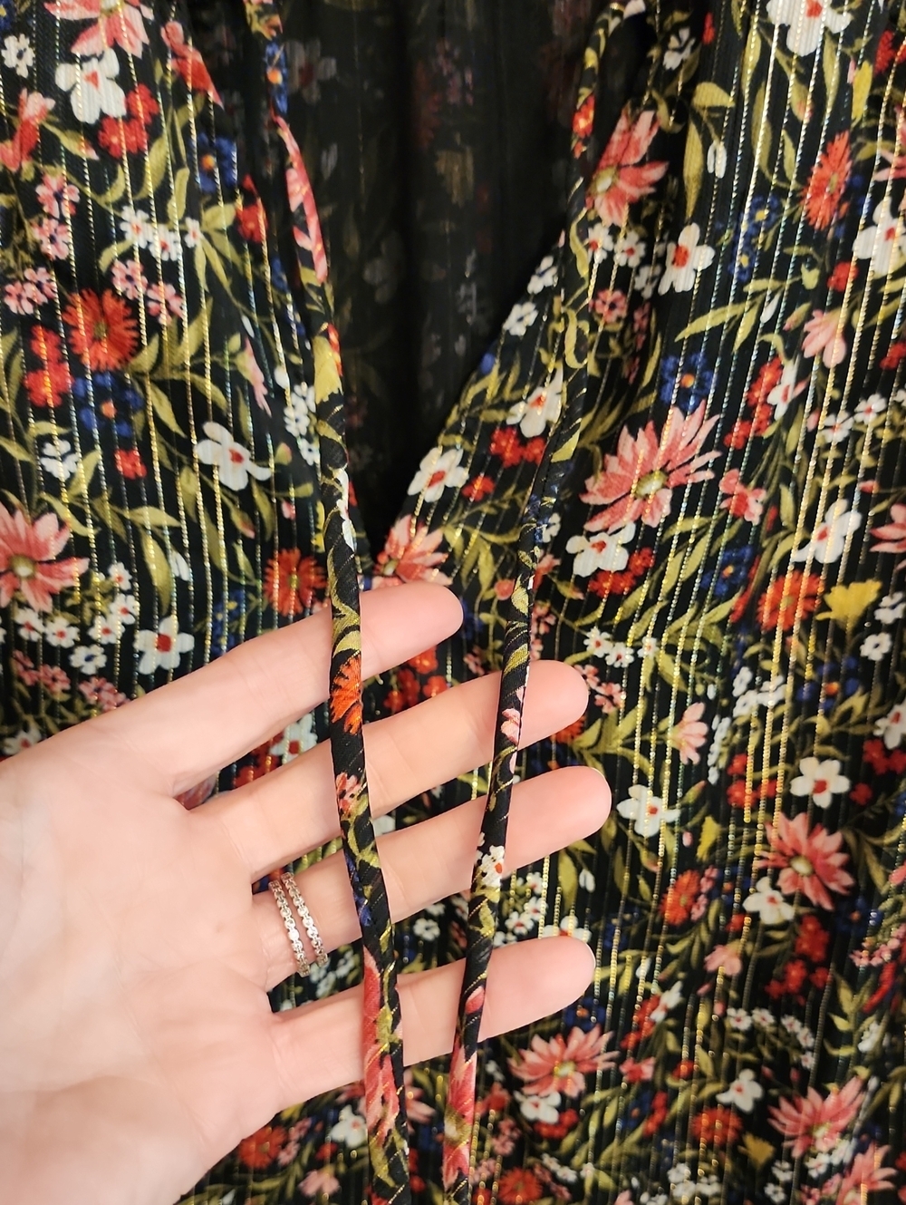 Old Navy Flowy Floral Top - Picture 6 of 17